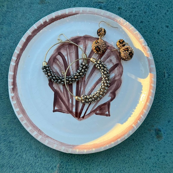 Brown & White Pottery Dish with Sea Shell in Center and Carved Edges - Picture 8 of 10